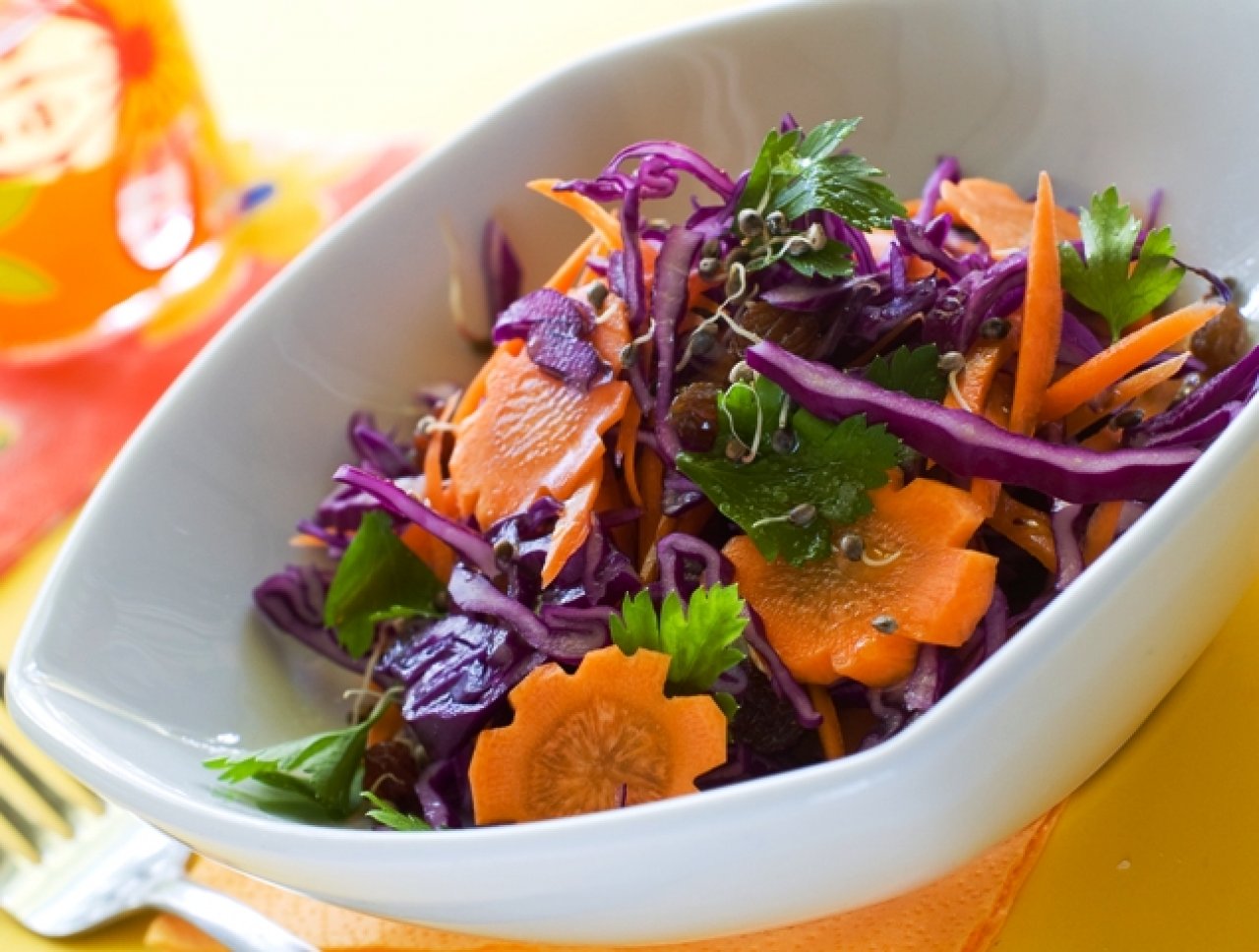 С морковью готовятся полезные витаминные салаты