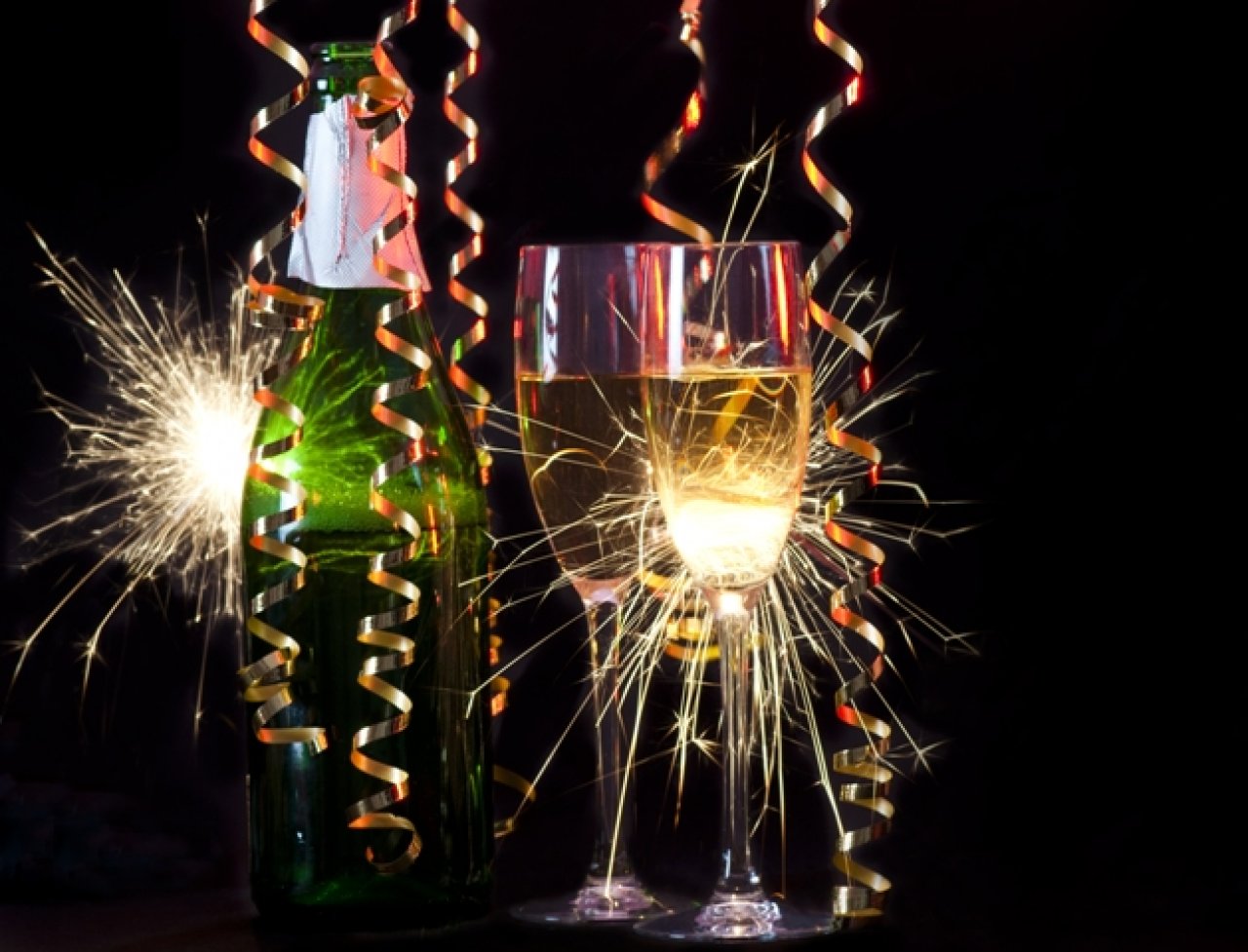 По традиции Новый год встречают с бокалом шампанского
