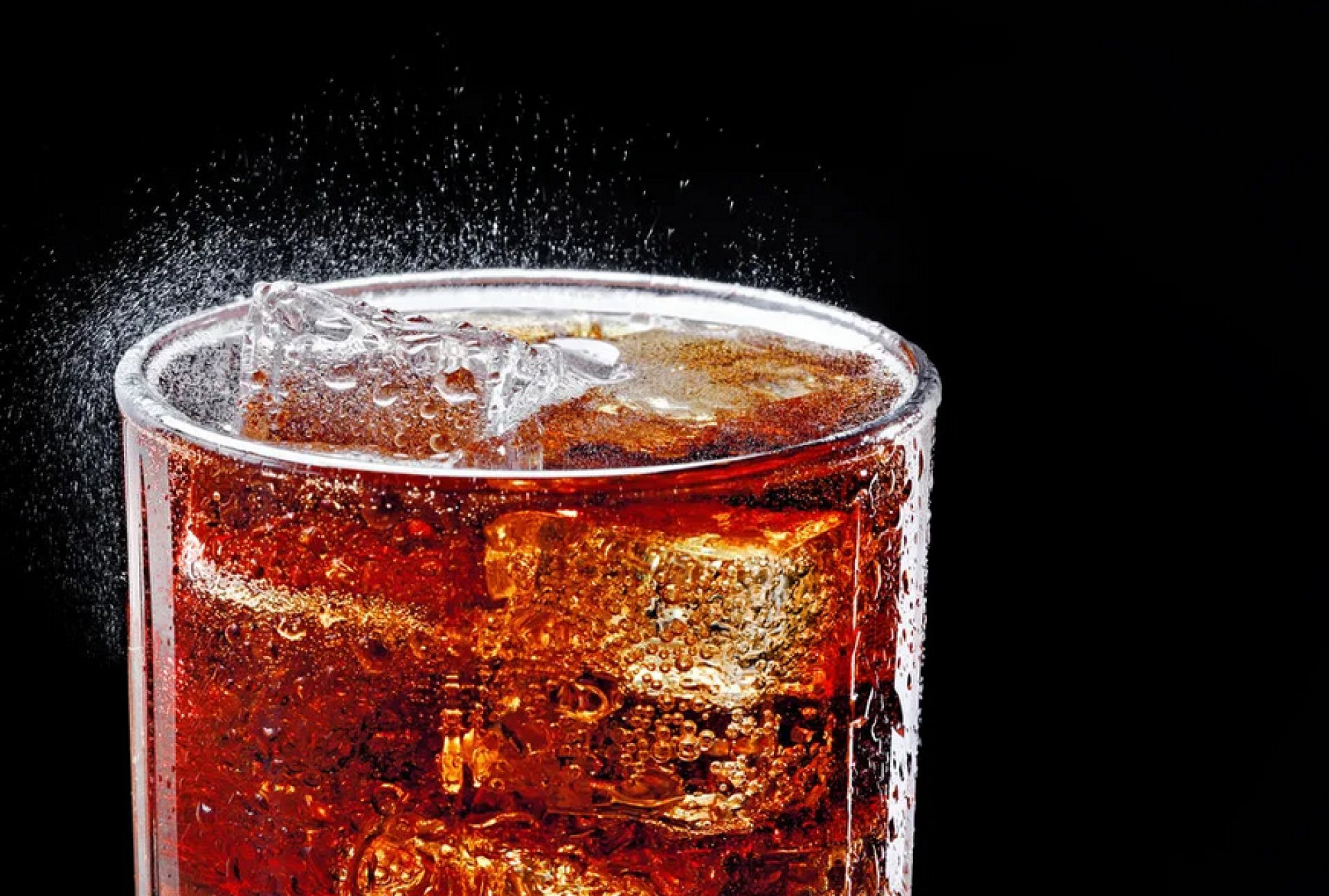 С газа стакан. Минеральные воды. Минеральные воды. Газированные напитки. С газа стакан.