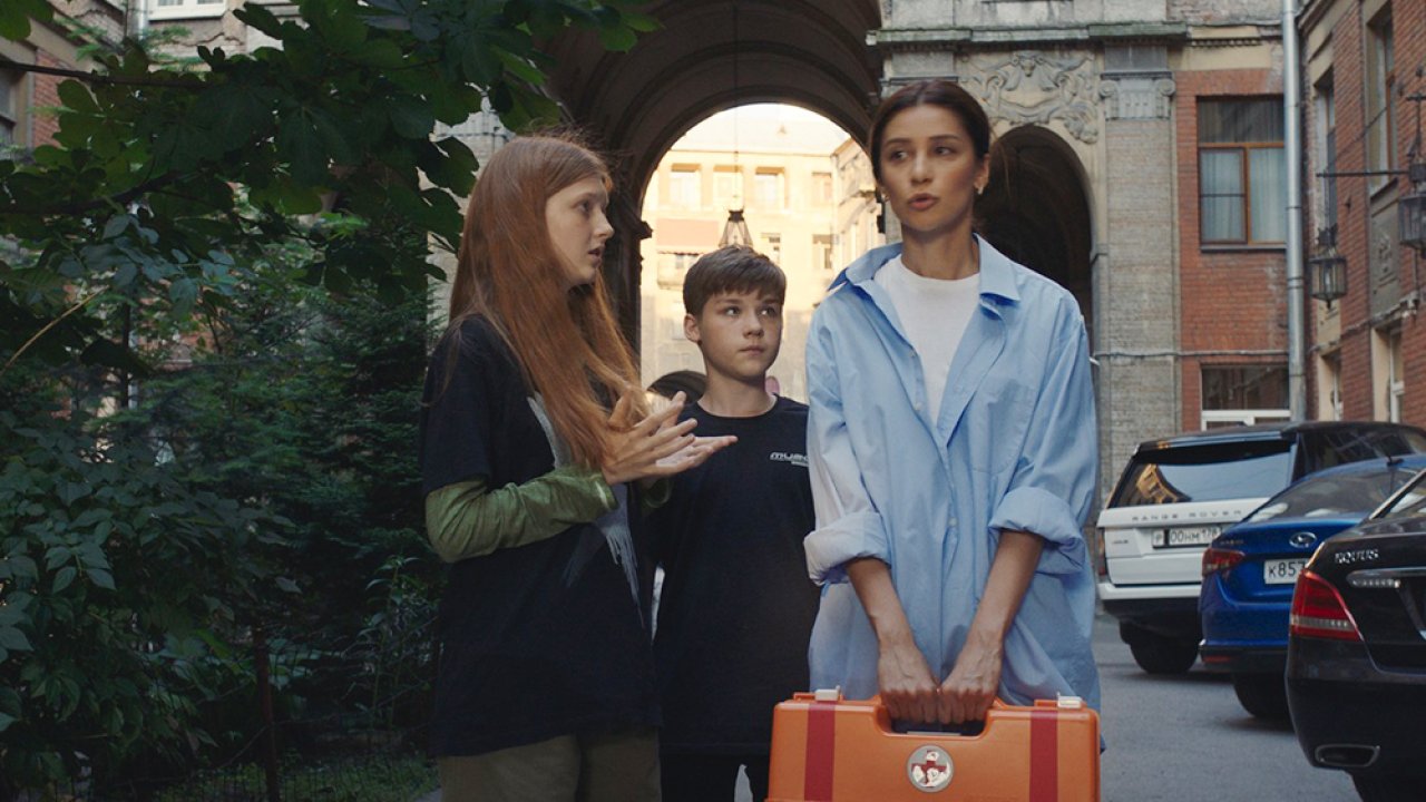 ТЕСТ: Угадайте фильмы с Равшаной Курковой по одному кадру!